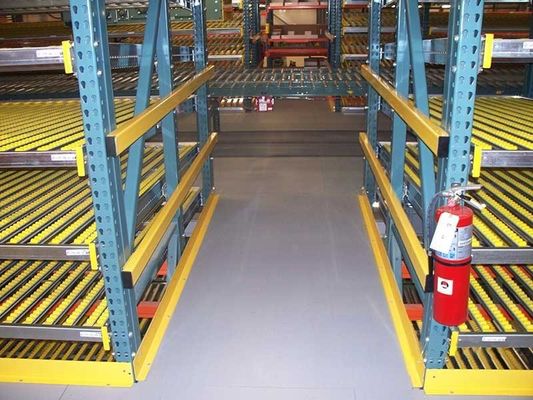 Gravitatiepakketten van pakhuizen met palletstroom