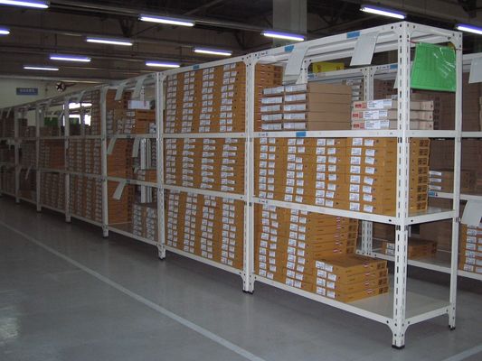 Metalen lichtgewicht schappen met een poedercoating