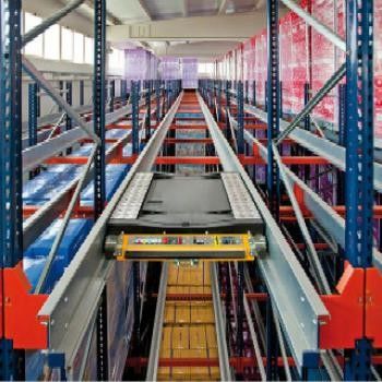 Opbergruimtebesparende radio-shuttle palletrekken voor magazijnen